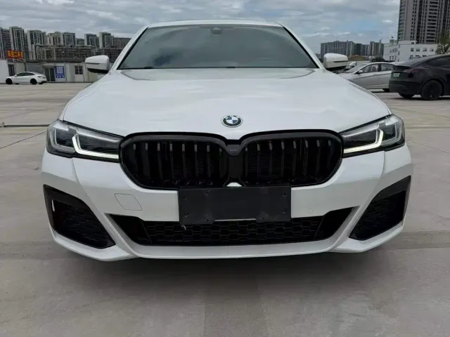 BMW 5 Series — Фото автомобиля 2