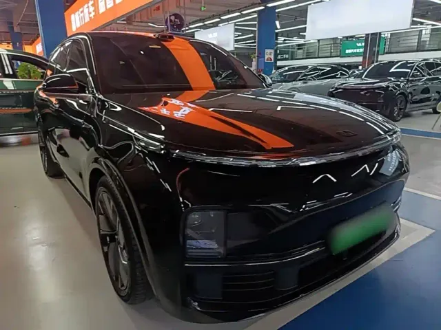 Li Auto L8 — Фото автомобиля 3
