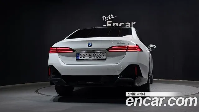 BMW 5 Series G60 — Фото автомобиля 4