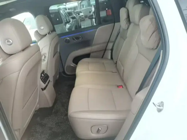 Li Auto Li Auto i6 2025 4WD Base Model — Фото автомобиля 16