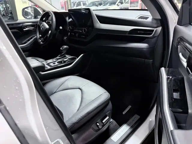 Toyota Highlander — Фото автомобиля 21
