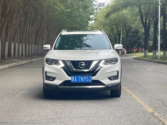 Nissan X-Trail — Фото автомобиля 2