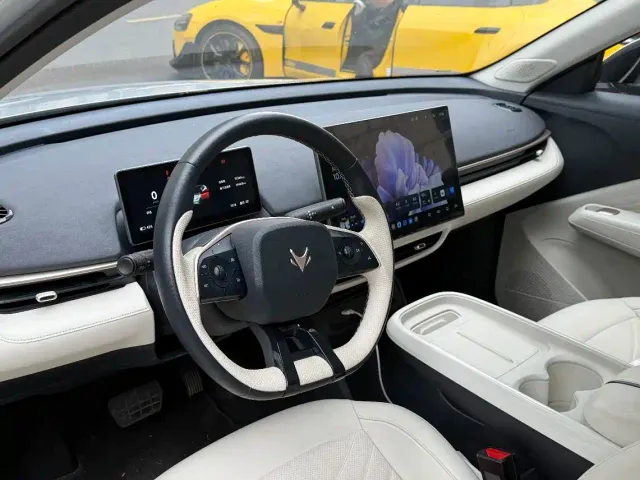 Arcfox T1 — Фото автомобиля 12