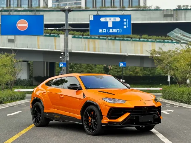 Lamborghini Urus — Фото автомобиля 2