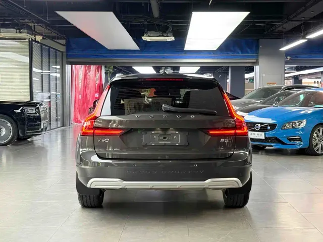 Volvo V90 — Фото автомобиля 17