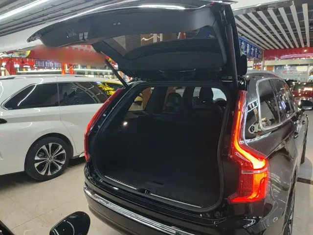 Volvo XC90 — Фото автомобиля 18