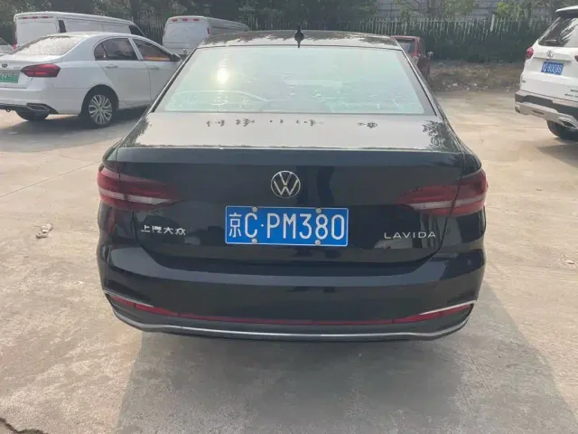 Volkswagen Lavida — Фото автомобиля 4
