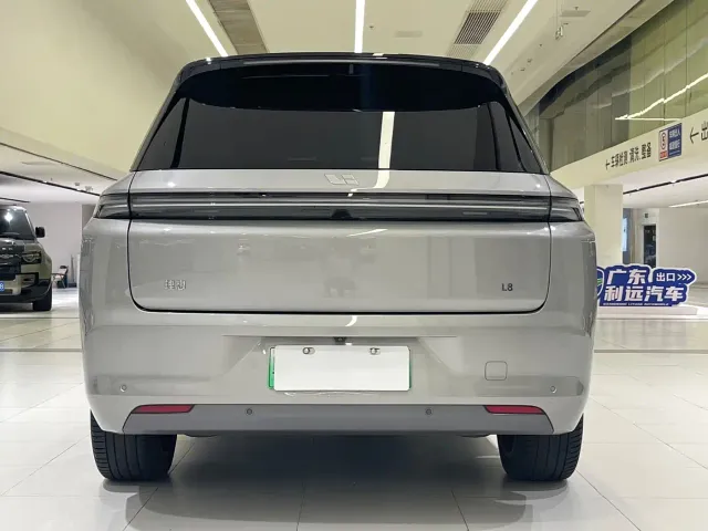 Li Auto L8 — Фото автомобиля 5