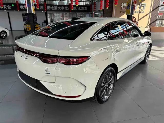 BYD Qin L — Фото автомобиля 9