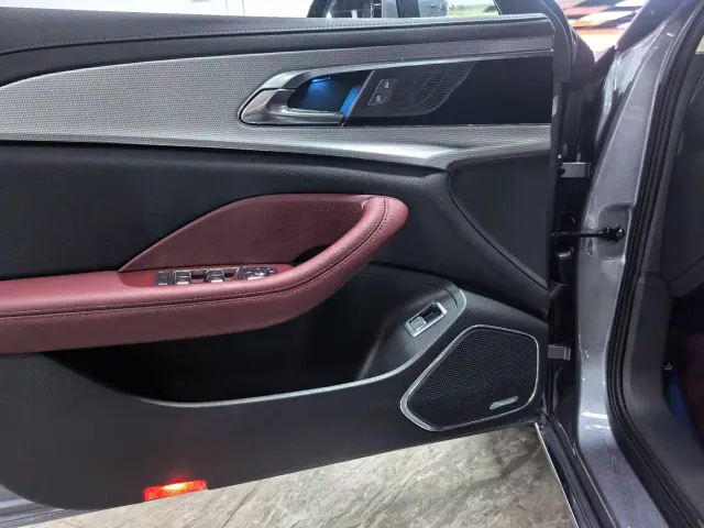 Hongqi H5 — Фото автомобиля 10