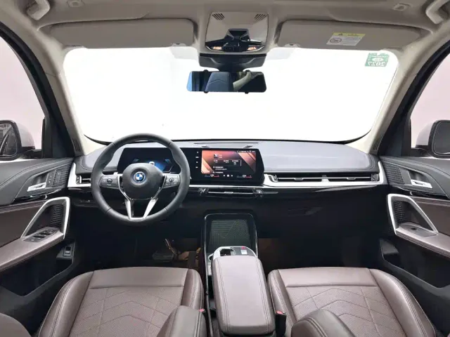 BMW iX1 — Фото автомобиля 15