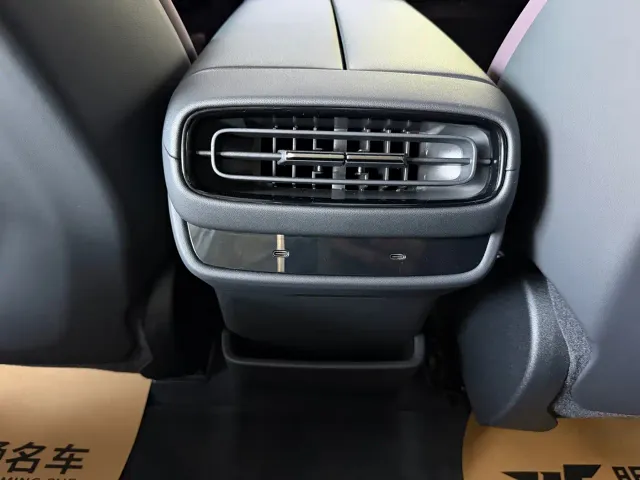 Xiaomi SU7 — Фото автомобиля 14