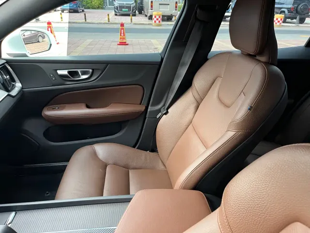Volvo S60 — Фото автомобиля 10