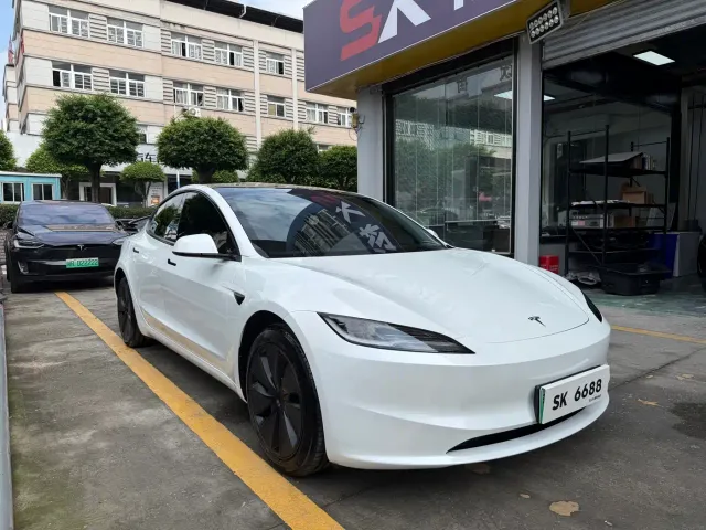 Tesla Model 3 — Фото автомобиля 3