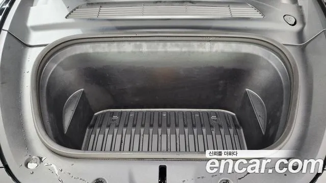 Tesla Model Y — Фото автомобиля 9