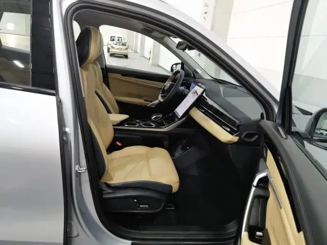 Geely Boyue L — Фото автомобиля 23