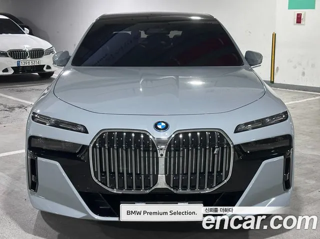 BMW i7 G70 — Фото автомобиля 3