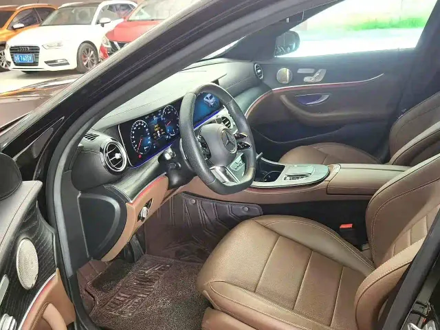 Mercedes-Benz E-Class — Фото автомобиля 4