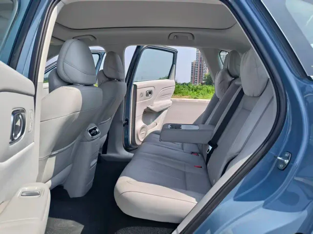Leapmotor B10 — Фото автомобиля 10