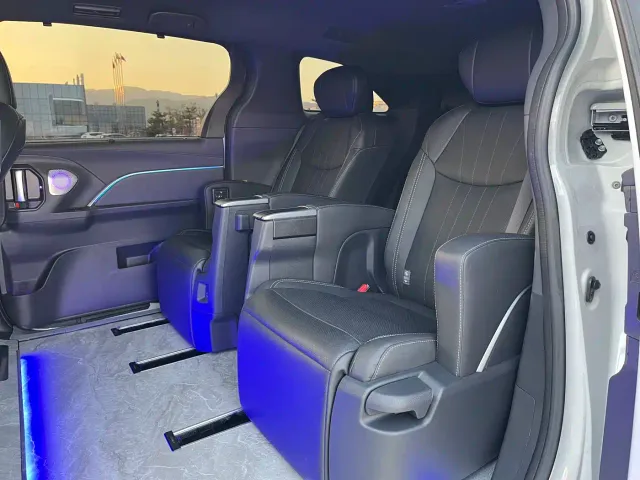 Toyota Sienna — Фото автомобиля 10