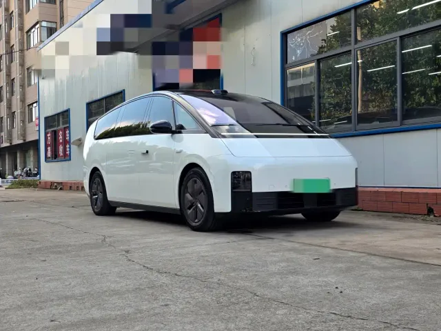 Li Auto MEGA — Фото автомобиля 2