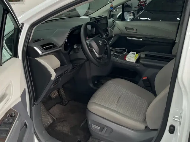 Toyota Sienna — Фото автомобиля 5