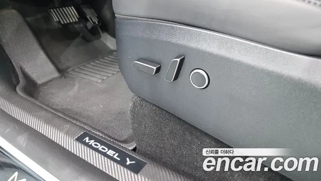 Tesla Model Y — Фото автомобиля 21
