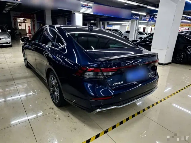Honda Accord — Фото автомобиля 4