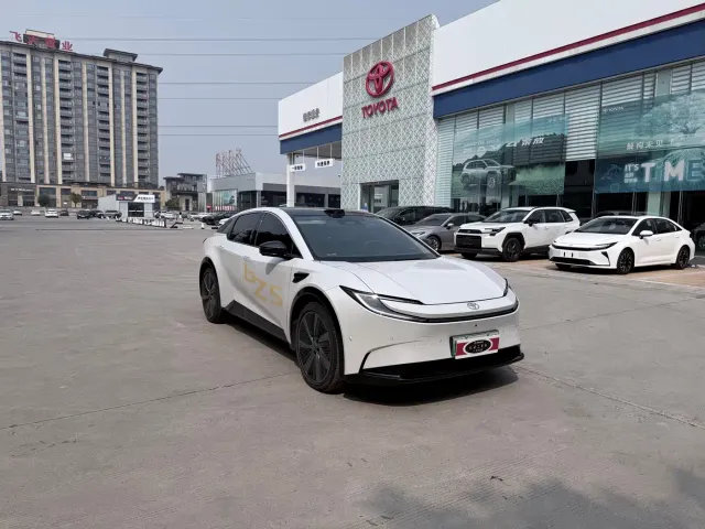 Toyota Toyota bZ5 2025 550 PRO Smart Edition — Фото автомобиля 3