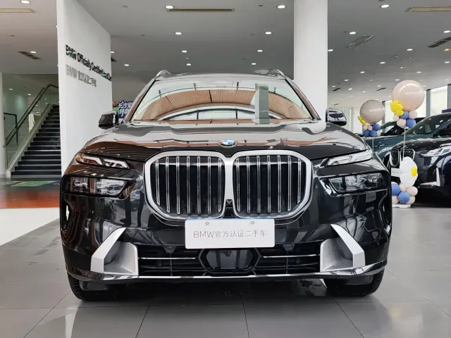 BMW X7 — Фото автомобиля 2