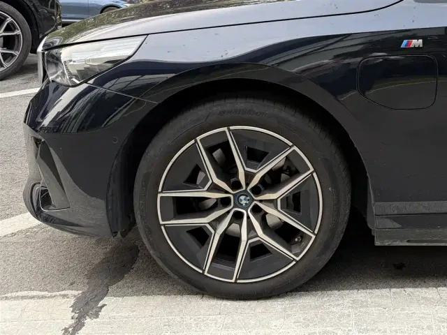 BMW BMW i5 2025 eDrive 40L M Sport Package — Фото автомобиля 7