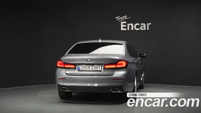 BMW 5-Series — Фото автомобиля 4