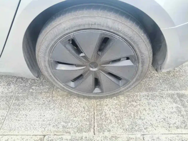 Tesla Model 3 — Фото автомобиля 7
