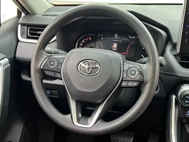 Toyota RAV4 — Фото автомобиля 15