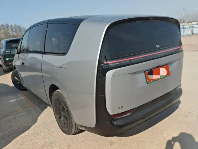 Li Auto MEGA — Фото автомобиля 5