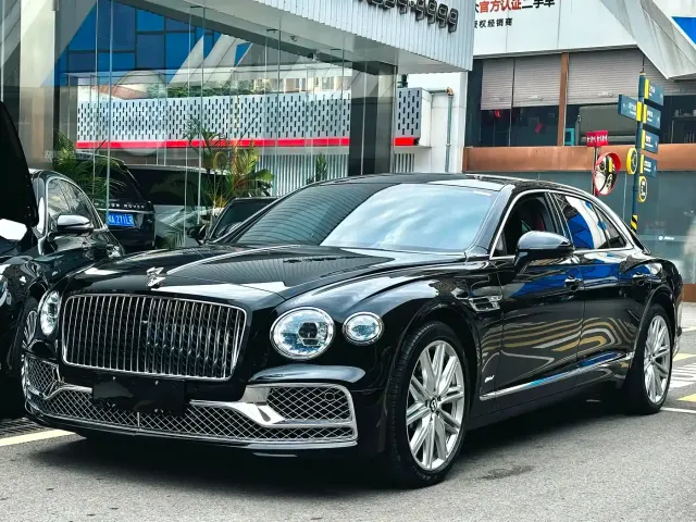 Фотография автомобиля — Bentley Flying Spur