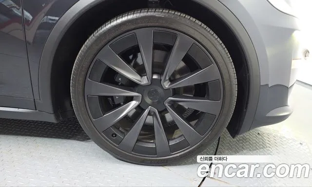 Tesla Model X — Фото автомобиля 6