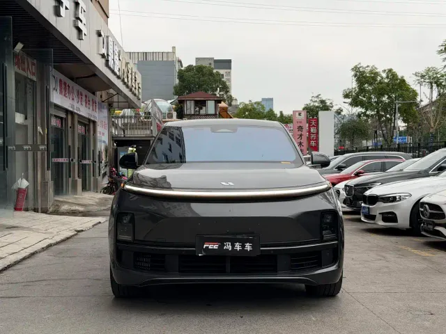 Li Auto L8 — Фото автомобиля 2