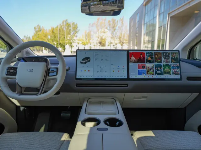 Li Auto i8 — Фото автомобиля 10
