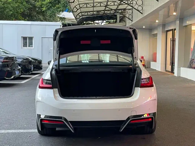 BMW i3 — Фото автомобиля 6