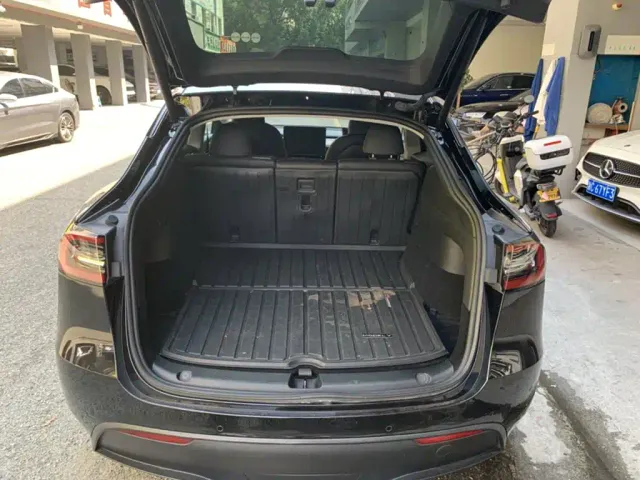 Tesla Model Y — Фото автомобиля 7