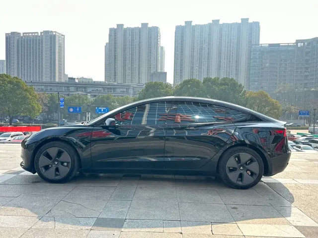 Tesla Model 3 — Фото автомобиля 8