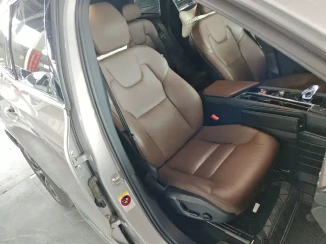 Volvo XC60 — Фото автомобиля 24