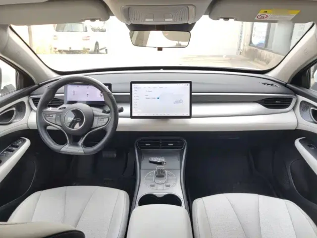 BYD Seal 05 DM-i — Фото автомобиля 9