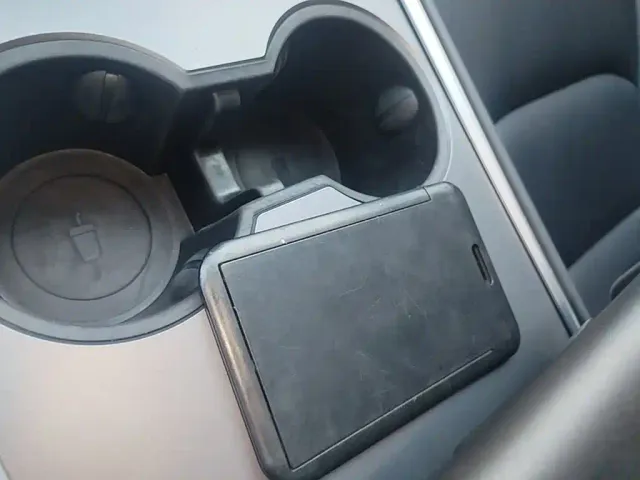 Tesla Model Y — Фото автомобиля 8