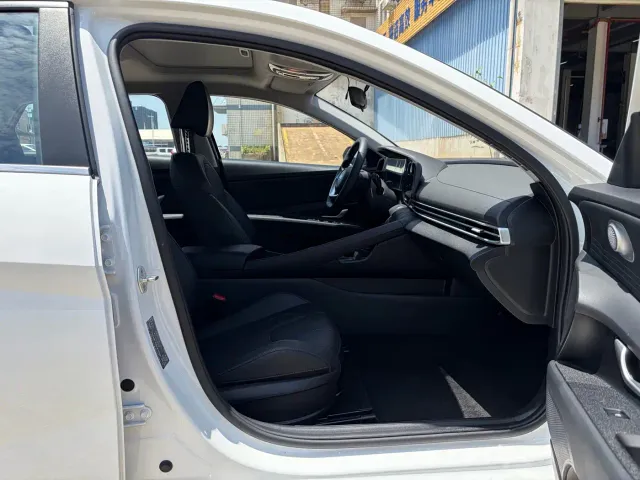 Hyundai Elantra — Фото автомобиля 11