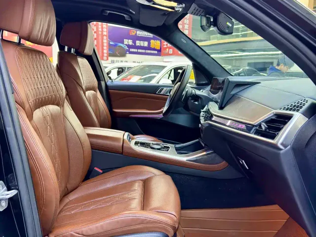 BMW X7 — Фото автомобиля 2