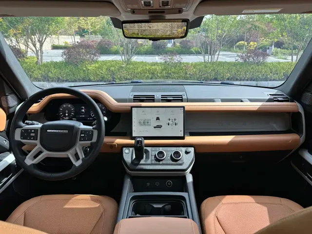 Land Rover Defender — Фото автомобиля 6