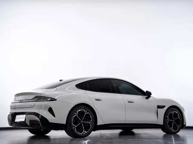 Xiaomi SU7 — Фото автомобиля 6