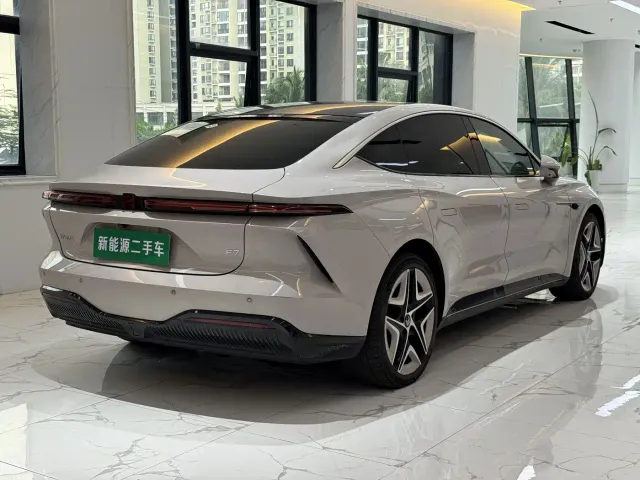 Roewe Rising Auto F7 2023 Advanced Edition — Фото автомобиля 9